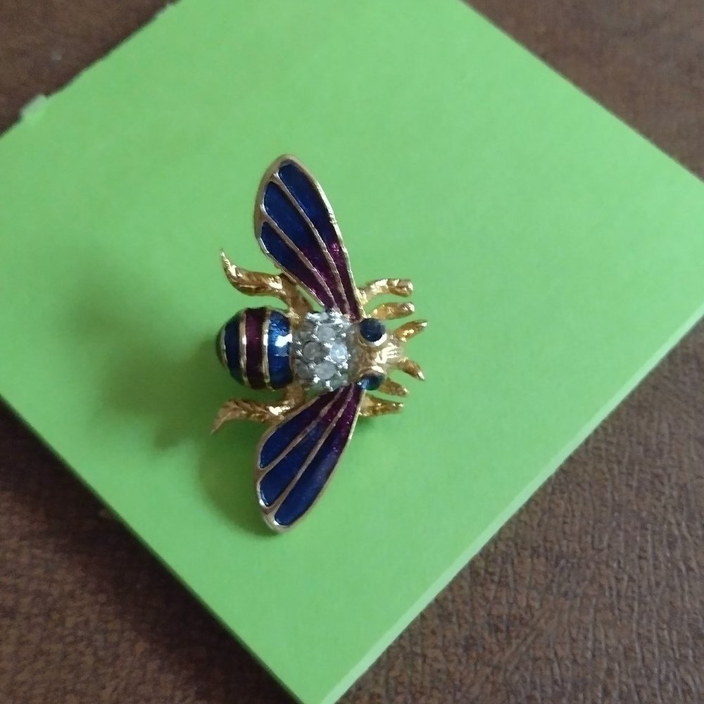 Costume Jewelry - Bumblebee Pin
